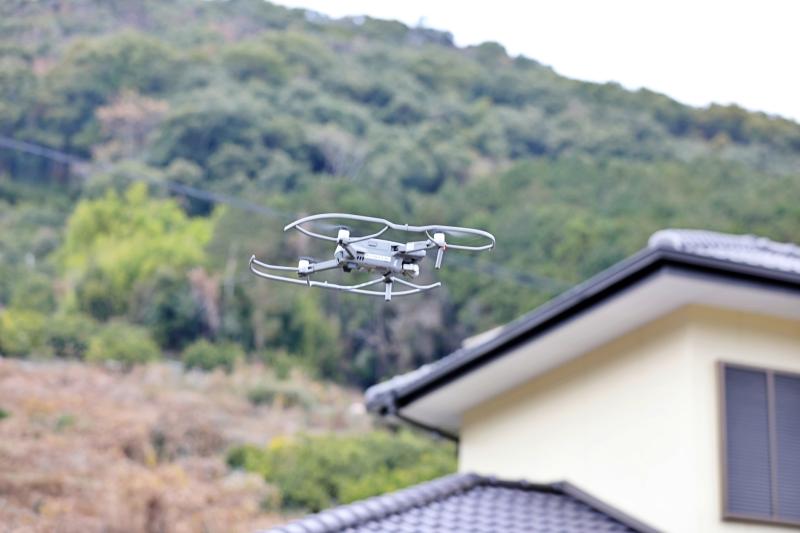 小型のドローン